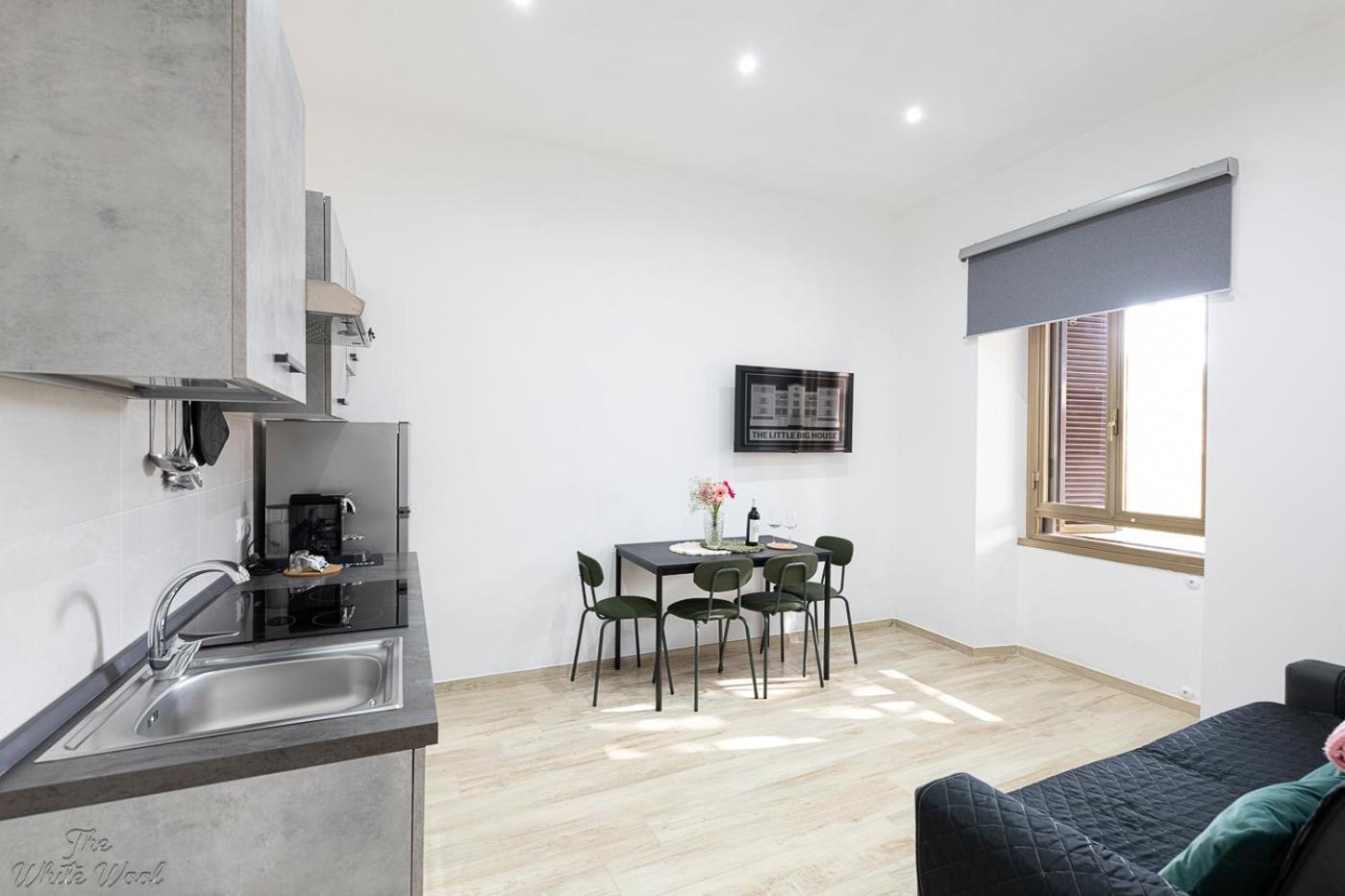 The Little Big House Apartment โรม ภายนอก รูปภาพ